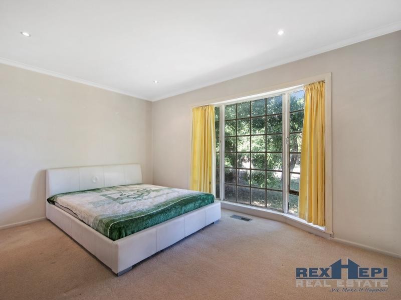 13 Glenwood Drive, Springvale South VIC 3172