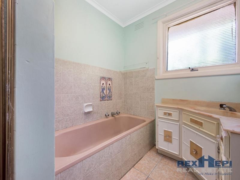 15 Glenwood Drive, Springvale South VIC 3172