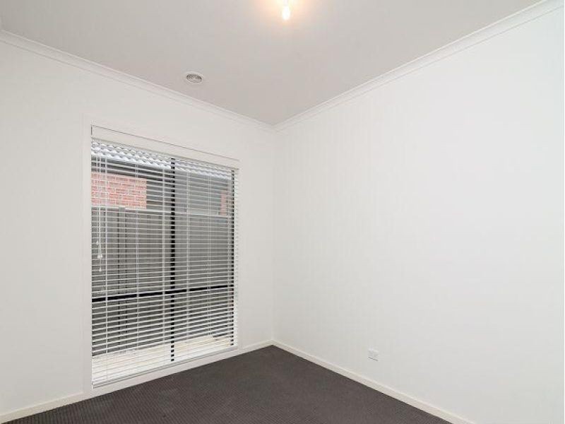 24 Nurture Avenue, Cranbourne North VIC 3977