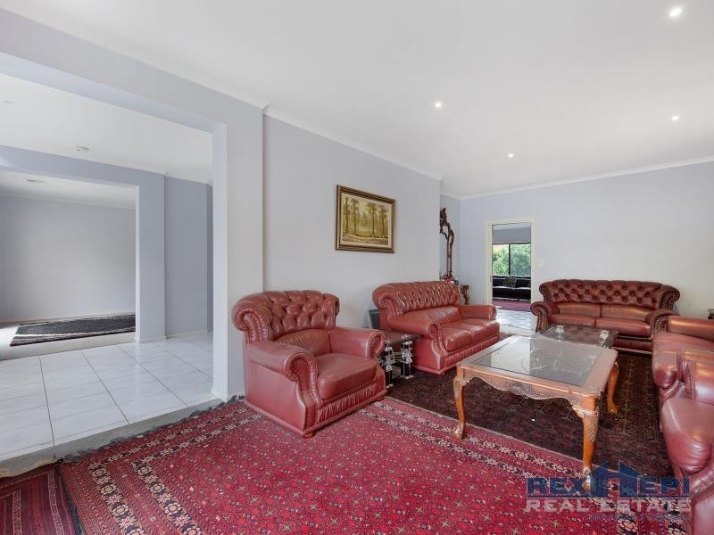 39 Kippenross Drive, Narre Warren South VIC 3805