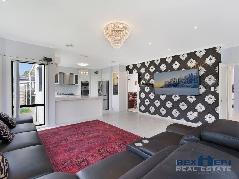 39 Kippenross Drive, Narre Warren South VIC 3805