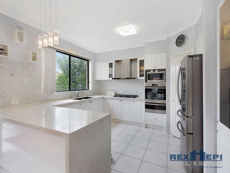 39 Kippenross Drive, Narre Warren South VIC 3805
