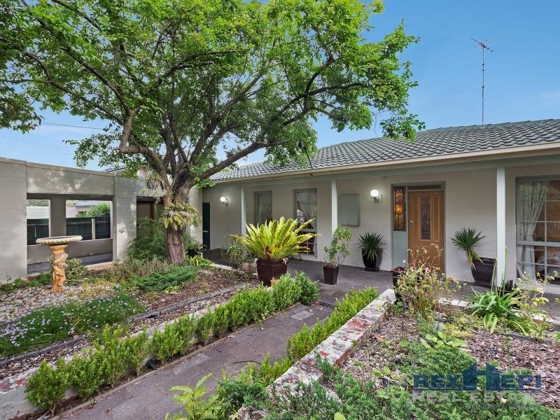 6 Russel Avenue, Berwick VIC 3806