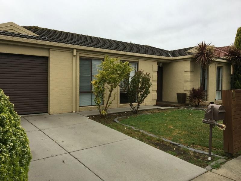 11 Seebeck Drive, Narre Warren South VIC 3805