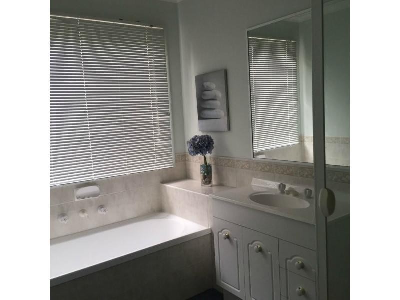 11 Seebeck Drive, Narre Warren South VIC 3805