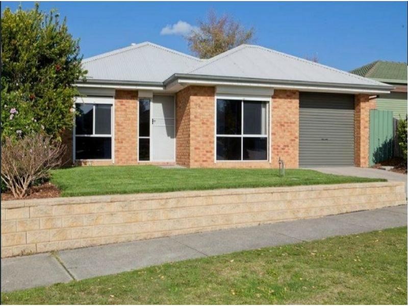 24 Strathaird Drive, Narre Warren South VIC 3805