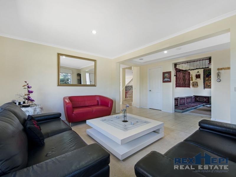 28 Silver Creek Drive, Lynbrook VIC 3975