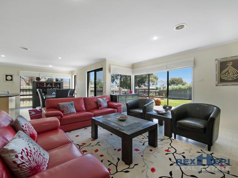 28 Silver Creek Drive, Lynbrook VIC 3975