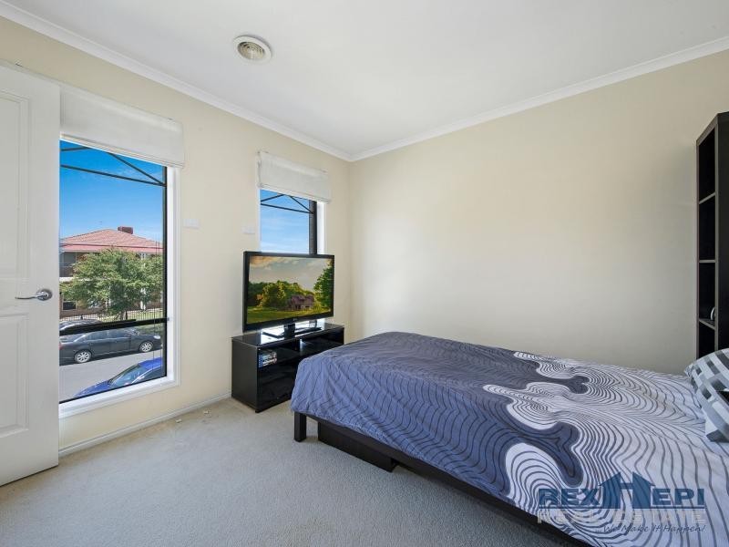 28 Silver Creek Drive, Lynbrook VIC 3975