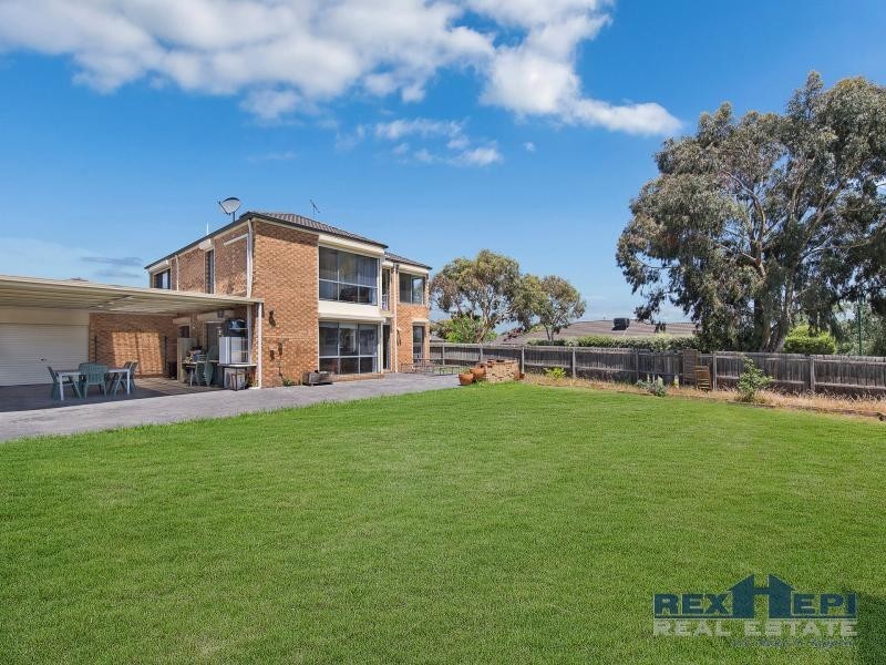 28 Silver Creek Drive, Lynbrook VIC 3975