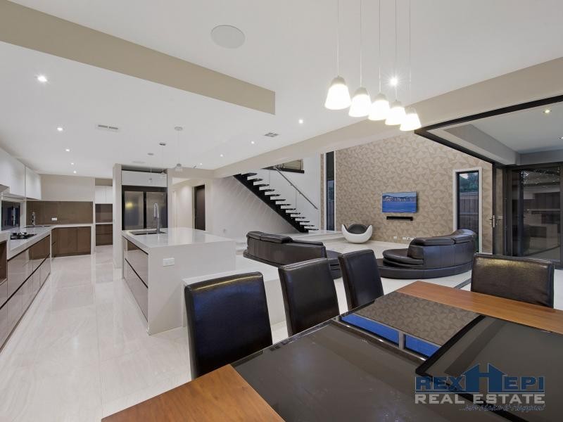 36 Kirrabilli Parade, Berwick VIC 3806