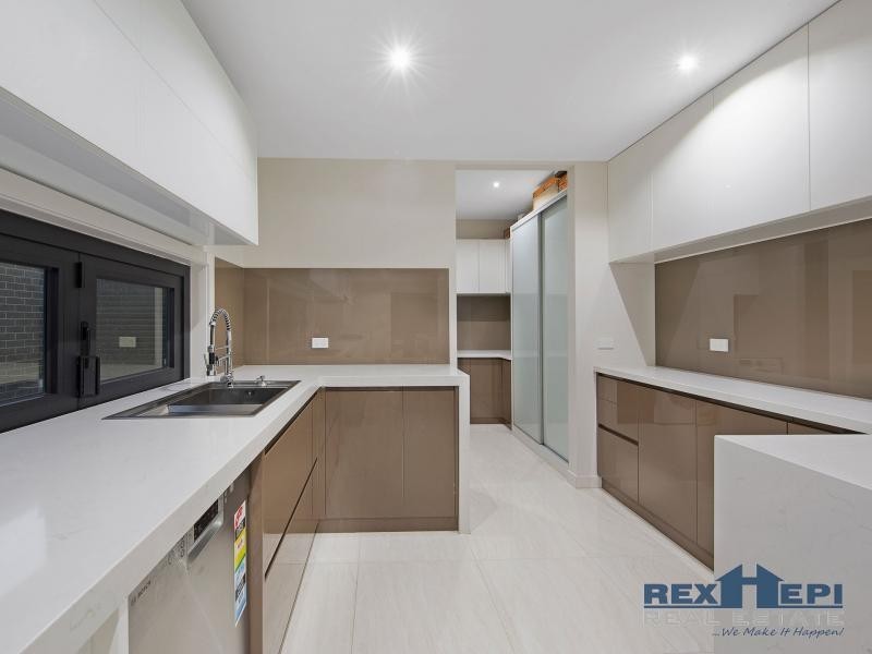 36 Kirrabilli Parade, Berwick VIC 3806