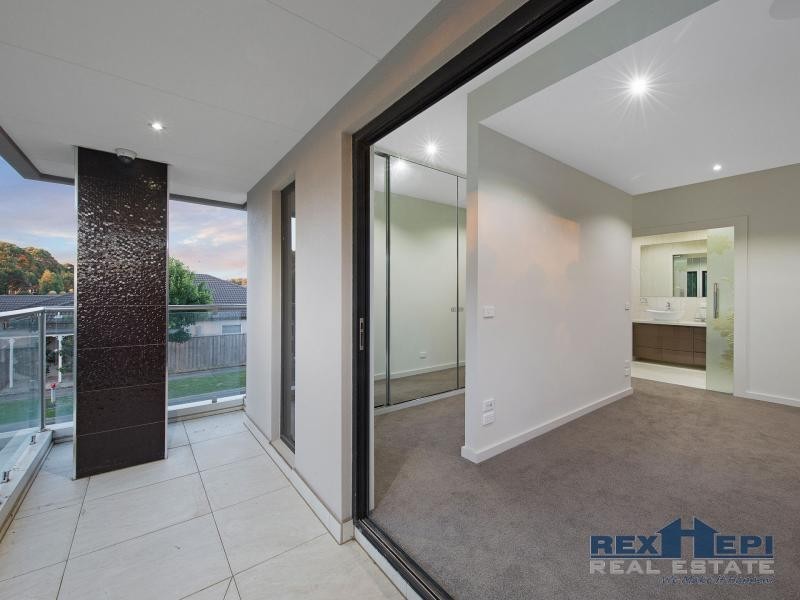 36 Kirrabilli Parade, Berwick VIC 3806