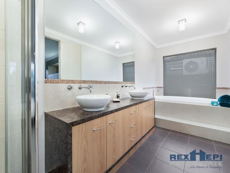 12 Leisurewood Drive, Berwick VIC 3806