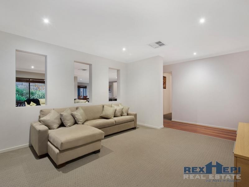 12 Leisurewood Drive, Berwick VIC 3806
