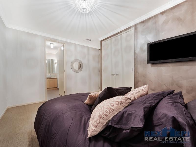 12 Leisurewood Drive, Berwick VIC 3806