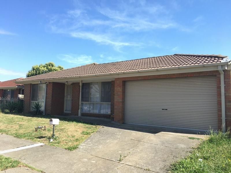 12 Montrose Way, Cranbourne West VIC 3977