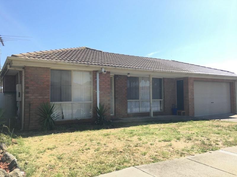 12 Montrose Way, Cranbourne West VIC 3977