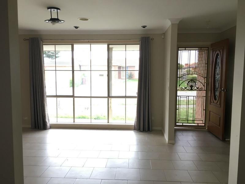 12 Montrose Way, Cranbourne West VIC 3977