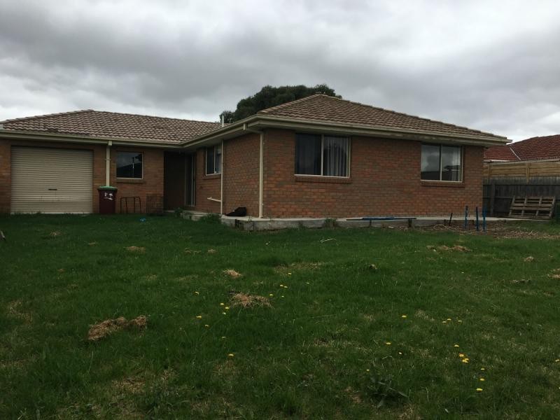 12 Montrose Way, Cranbourne West VIC 3977