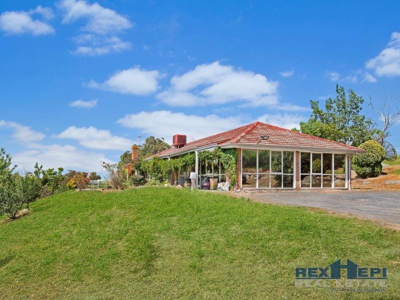 555 Belgrave Hallam Road, Lysterfield VIC 3156