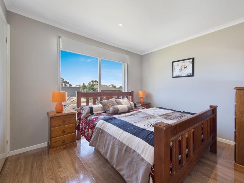 8 Simon Court, Hampton Park VIC 3976