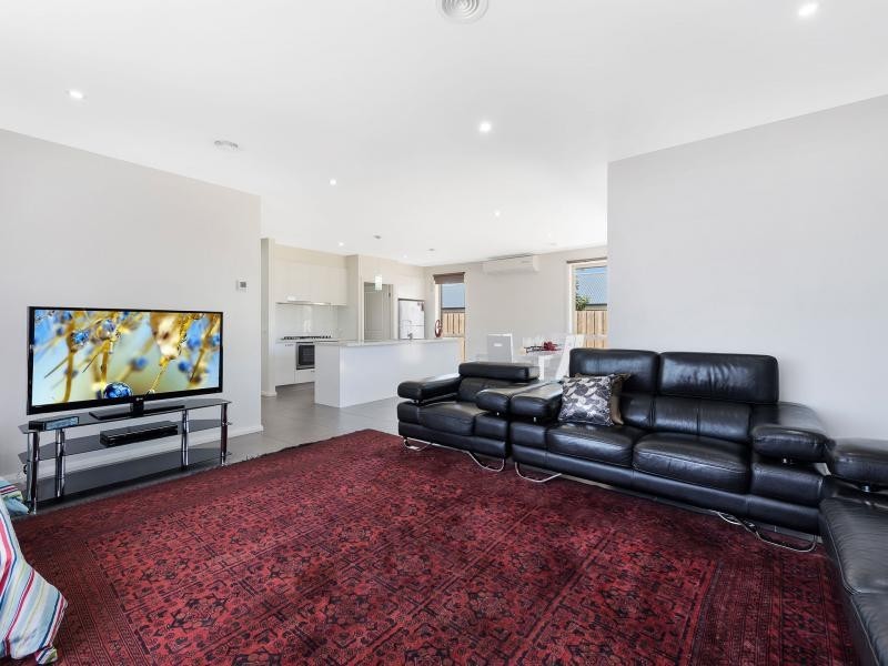 6 Aylesbury Court, Hampton Park VIC 3976