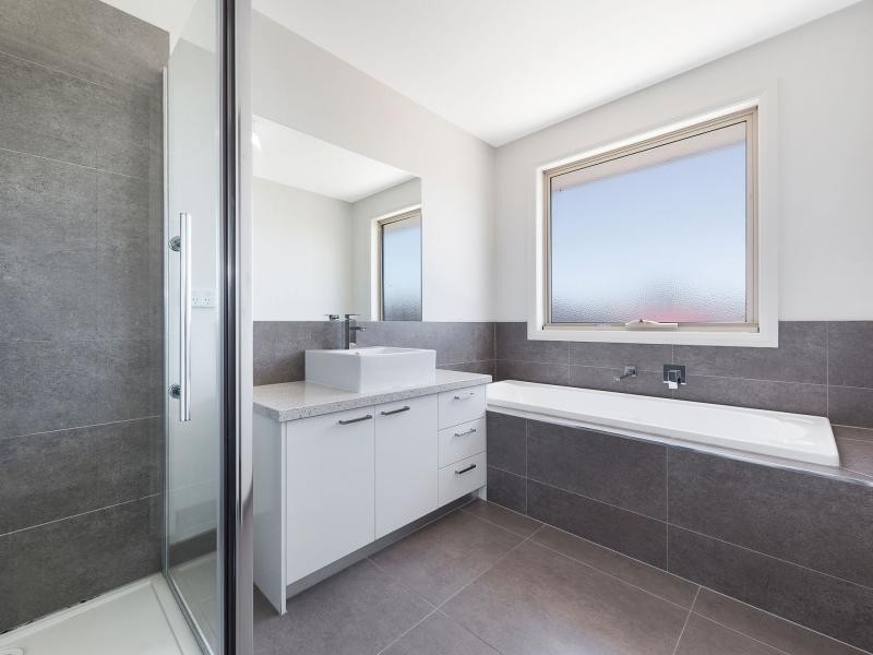 6 Aylesbury Court, Hampton Park VIC 3976