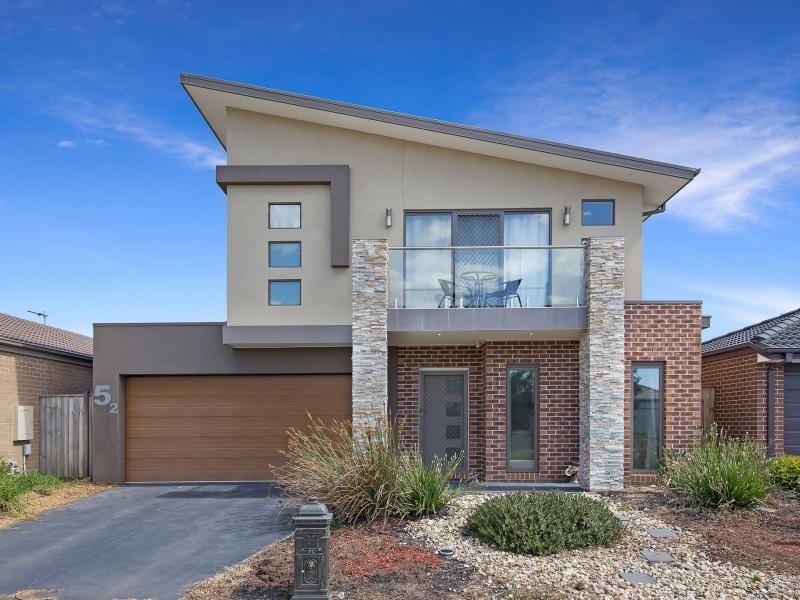 52 Linden Tree Way, Cranbourne North VIC 3977