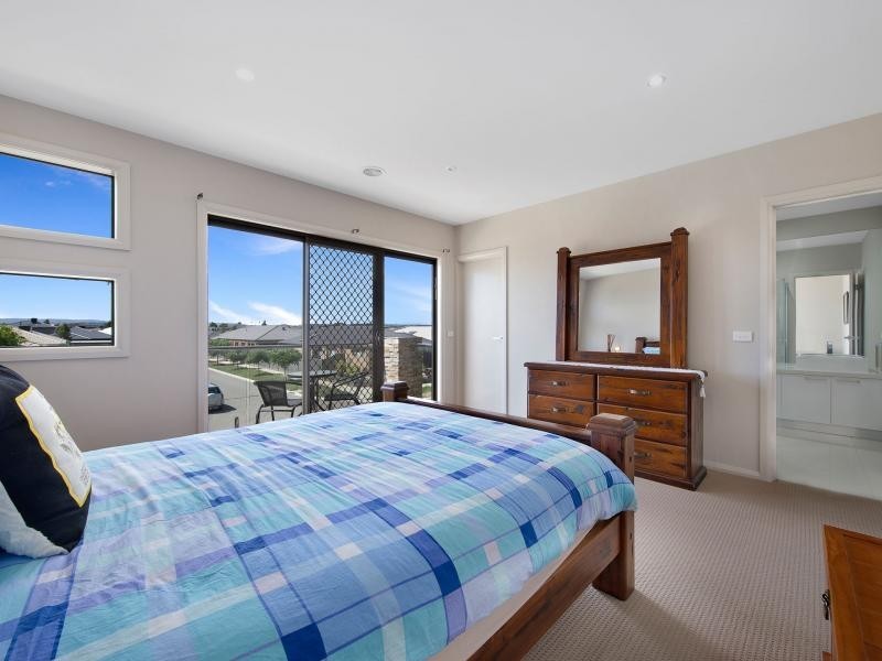 52 Linden Tree Way, Cranbourne North VIC 3977