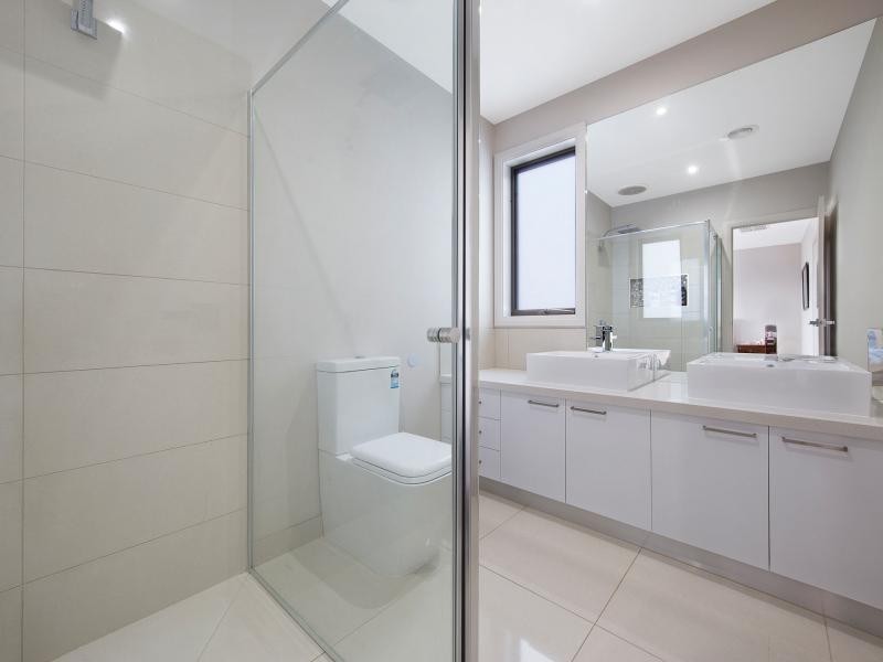 52 Linden Tree Way, Cranbourne North VIC 3977