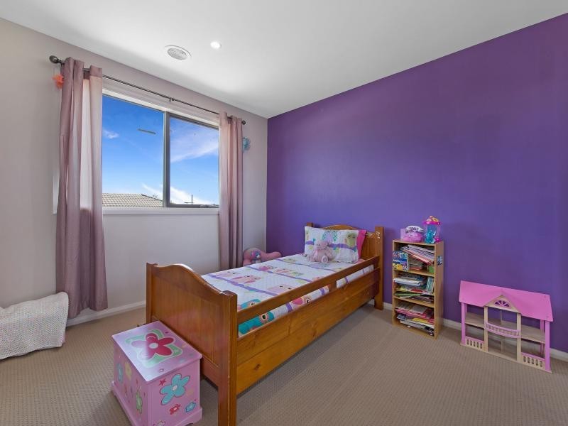 52 Linden Tree Way, Cranbourne North VIC 3977