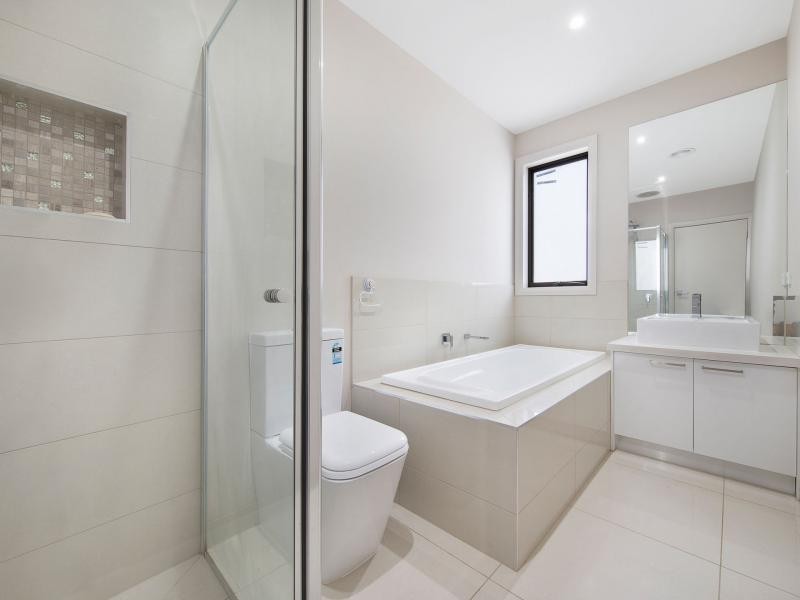 52 Linden Tree Way, Cranbourne North VIC 3977