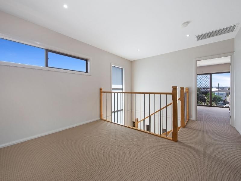 52 Linden Tree Way, Cranbourne North VIC 3977