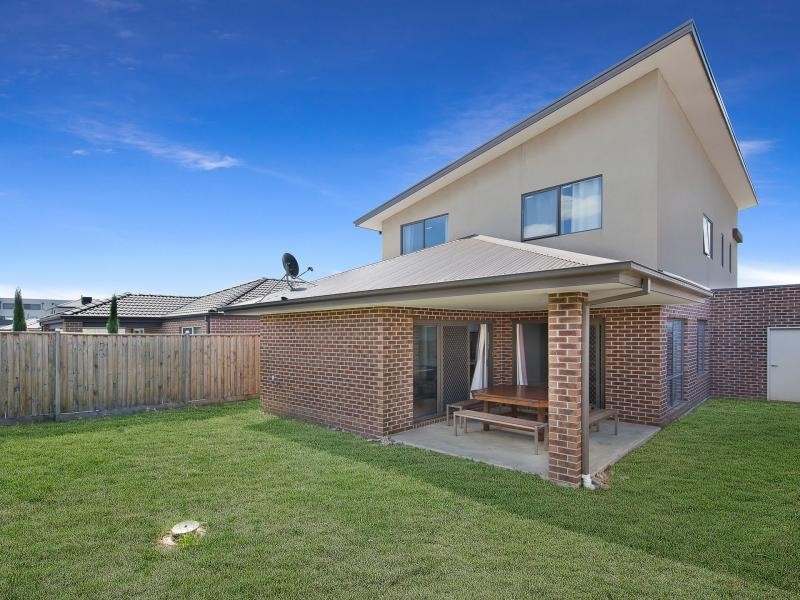 52 Linden Tree Way, Cranbourne North VIC 3977