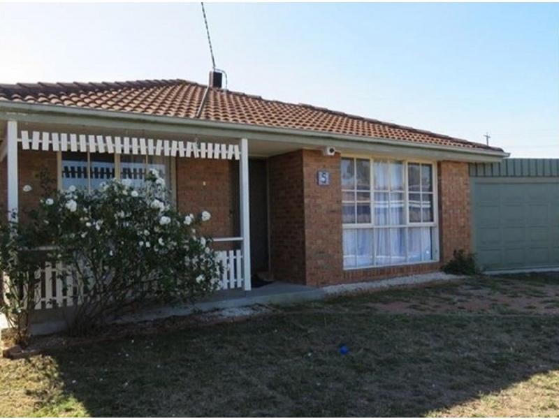 5 Andover Court, Hampton Park VIC 3976