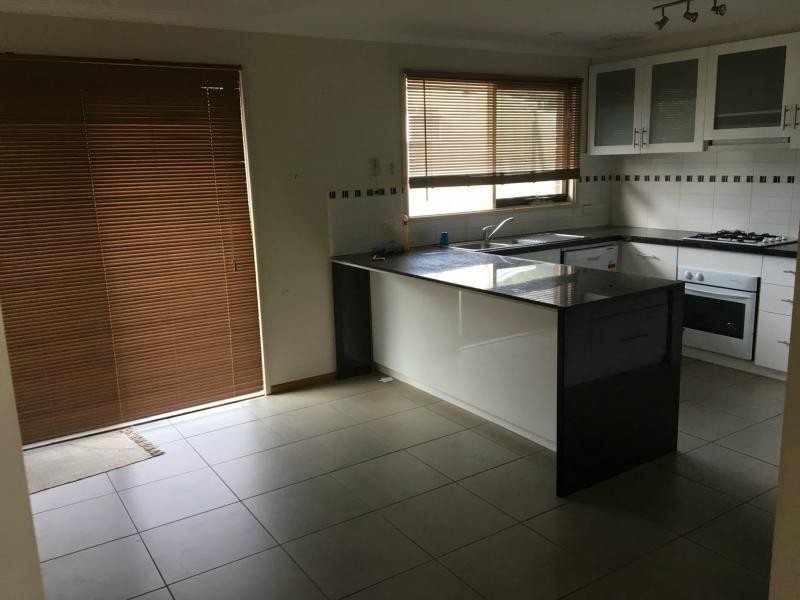 38 Gipps Crescent, Cranbourne North VIC 3977