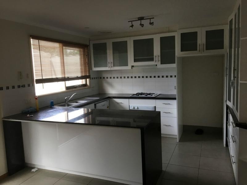 38 Gipps Crescent, Cranbourne North VIC 3977