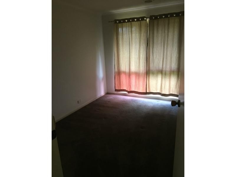 38 Gipps Crescent, Cranbourne North VIC 3977