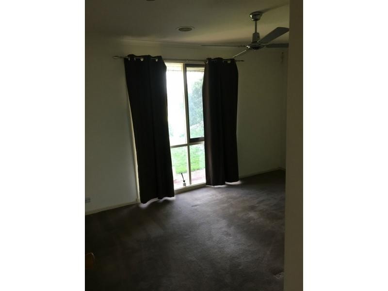 38 Gipps Crescent, Cranbourne North VIC 3977