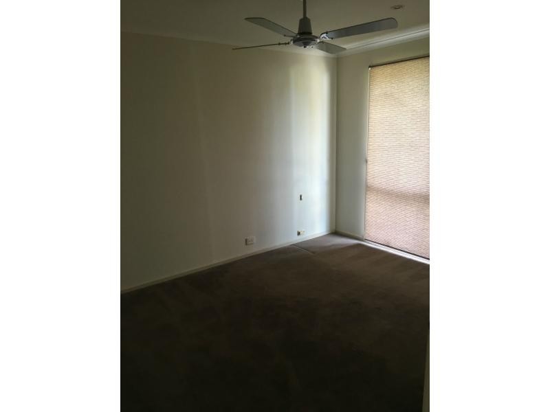 38 Gipps Crescent, Cranbourne North VIC 3977