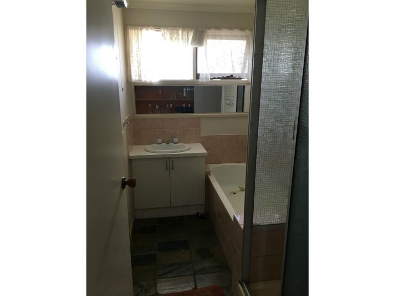 38 Gipps Crescent, Cranbourne North VIC 3977