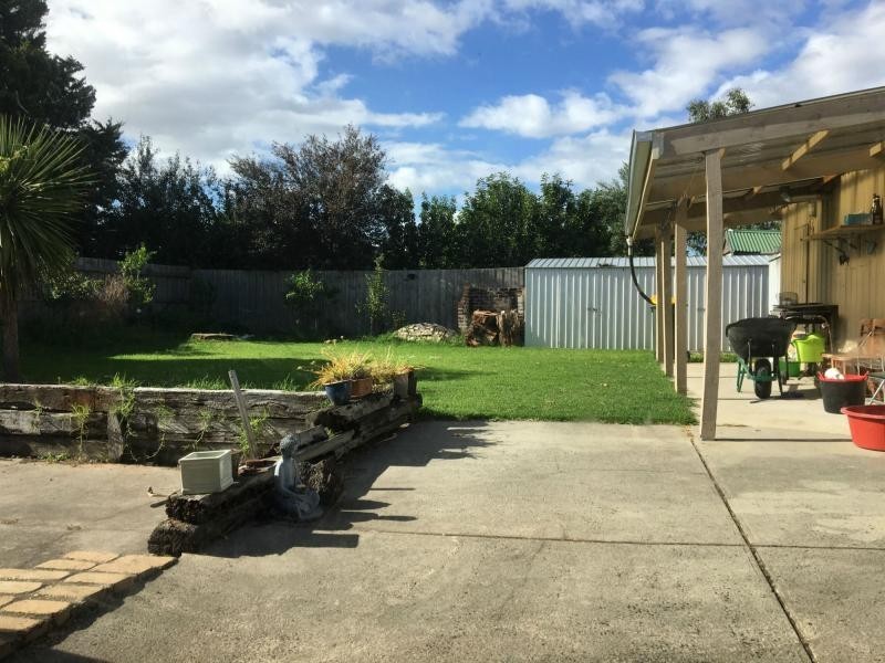 38 Gipps Crescent, Cranbourne North VIC 3977