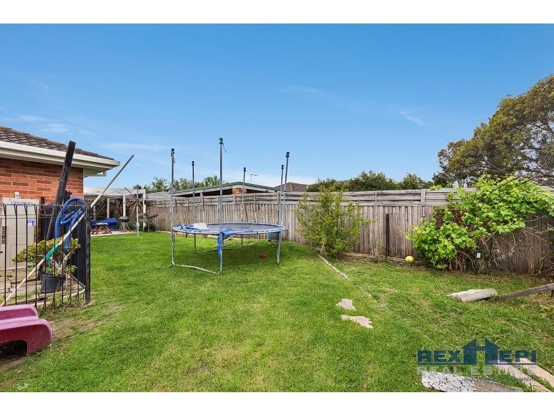 84 Oaktree Drive, Hampton Park VIC 3976