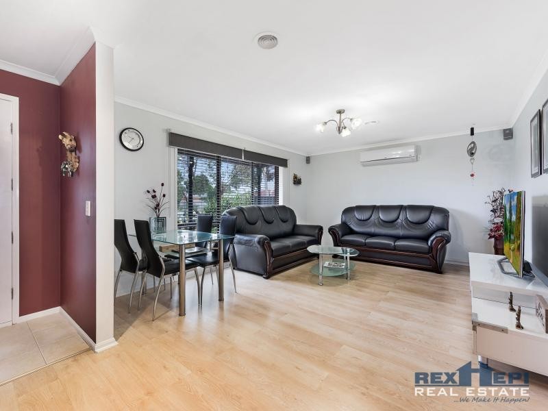 28 Karoonda Way, Hampton Park VIC 3976