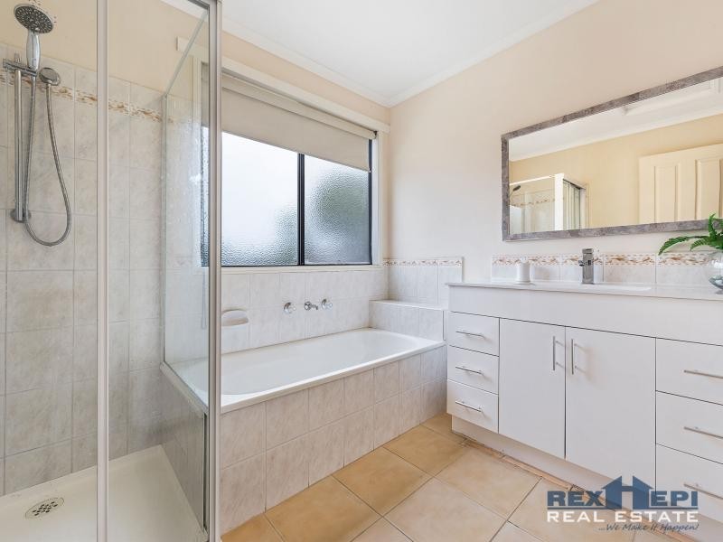 28 Karoonda Way, Hampton Park VIC 3976