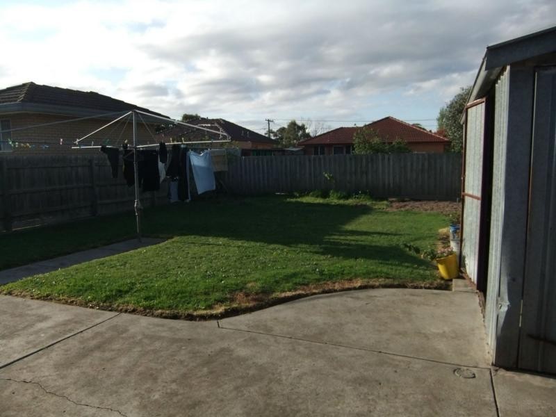 17 Sunset Grove, Dandenong VIC 3175