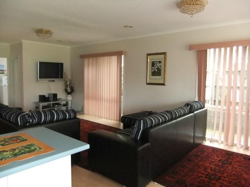 15 Canterbury Close, Narre Warren VIC 3805