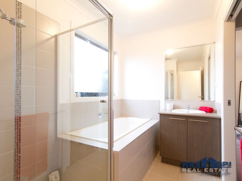 23/107 Army Road, Pakenham VIC 3810