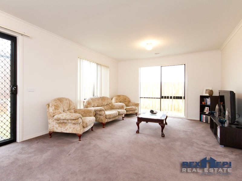 23/107 Army Road, Pakenham VIC 3810